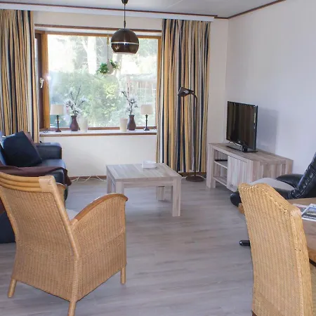 Charming Holiday In With Garden בית נופש *